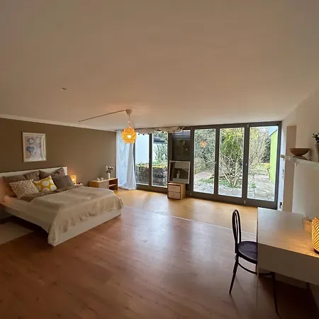 Rum i privatbostad Xxl Schlafzimmer In Charmantem Villenanwesen *