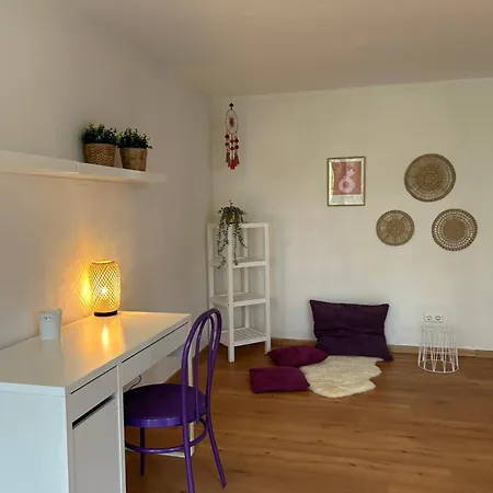 Xxl Schlafzimmer In Charmantem Villenanwesen Rum i privatbostad Heroldsberg