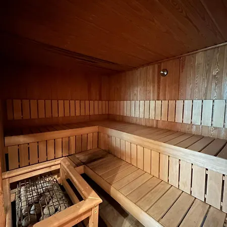 Xxl Schlafzimmer In Charmantem Villenanwesen Rum i privatbostad